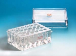 Konteineris radioizotopu šķīdumu glabāšanai un transportēšanai