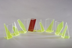 Komplekts no 8 izjaucamiem ģeometriskiem ķermeņiem koferī.