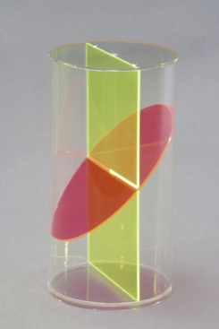 Cilindrs ar aksiālo un eliptisko šķērsgriezumu, augstums 200 mm.