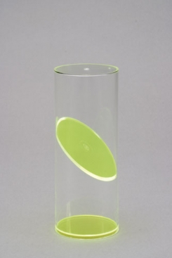 Cilindrs ar elipsaveidīgu šķēļumu, augstums 200 mm.