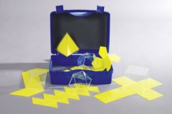 Piecu priekšmetu komplekts ar iespēju izklāt sānu virsmu.