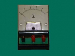 Voltmetrs